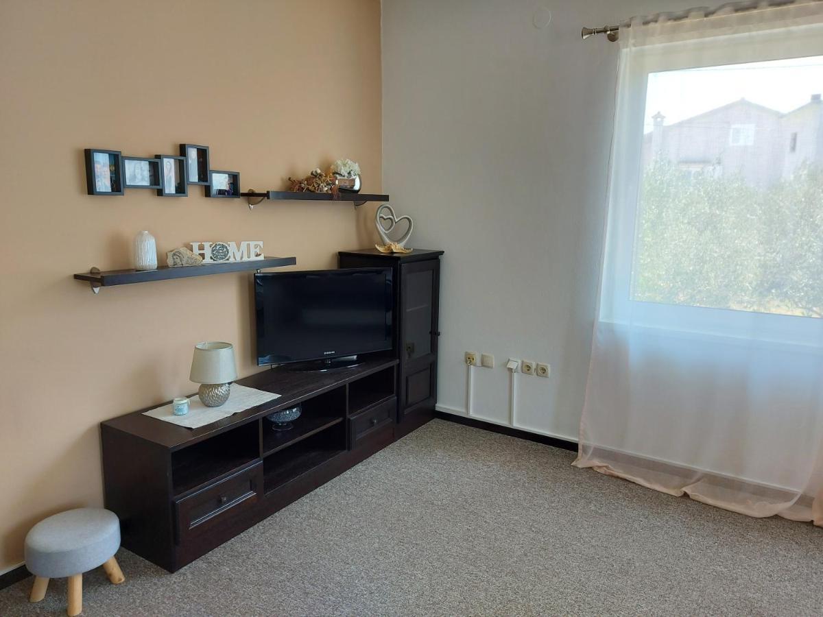 Апартаменты Apartman Larisa Кампор Экстерьер фото