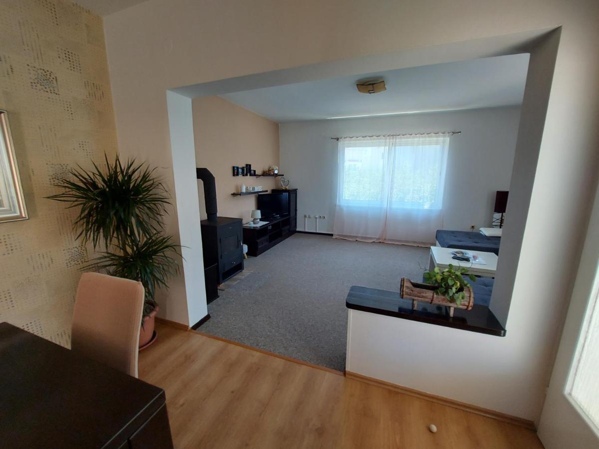 Апартаменты Apartman Larisa Кампор Экстерьер фото