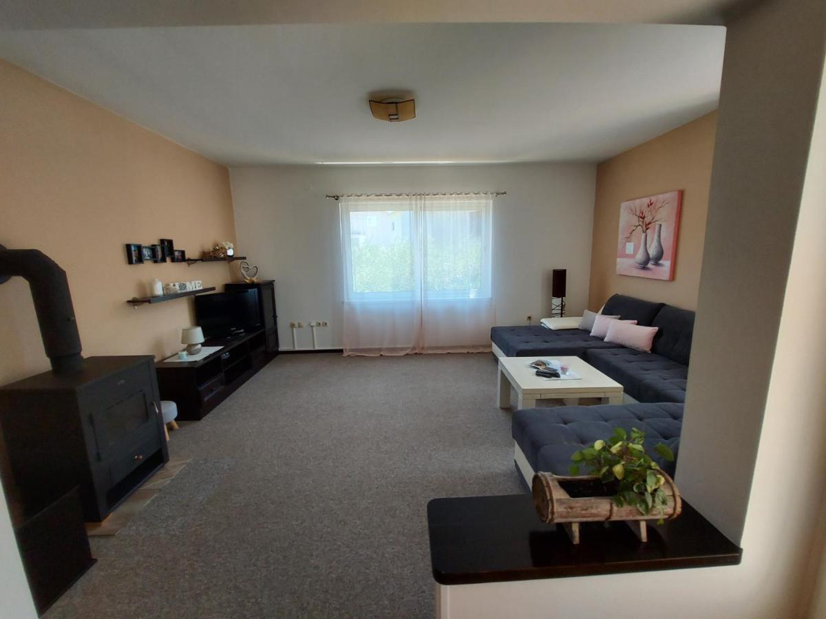 Апартаменты Apartman Larisa Кампор Экстерьер фото