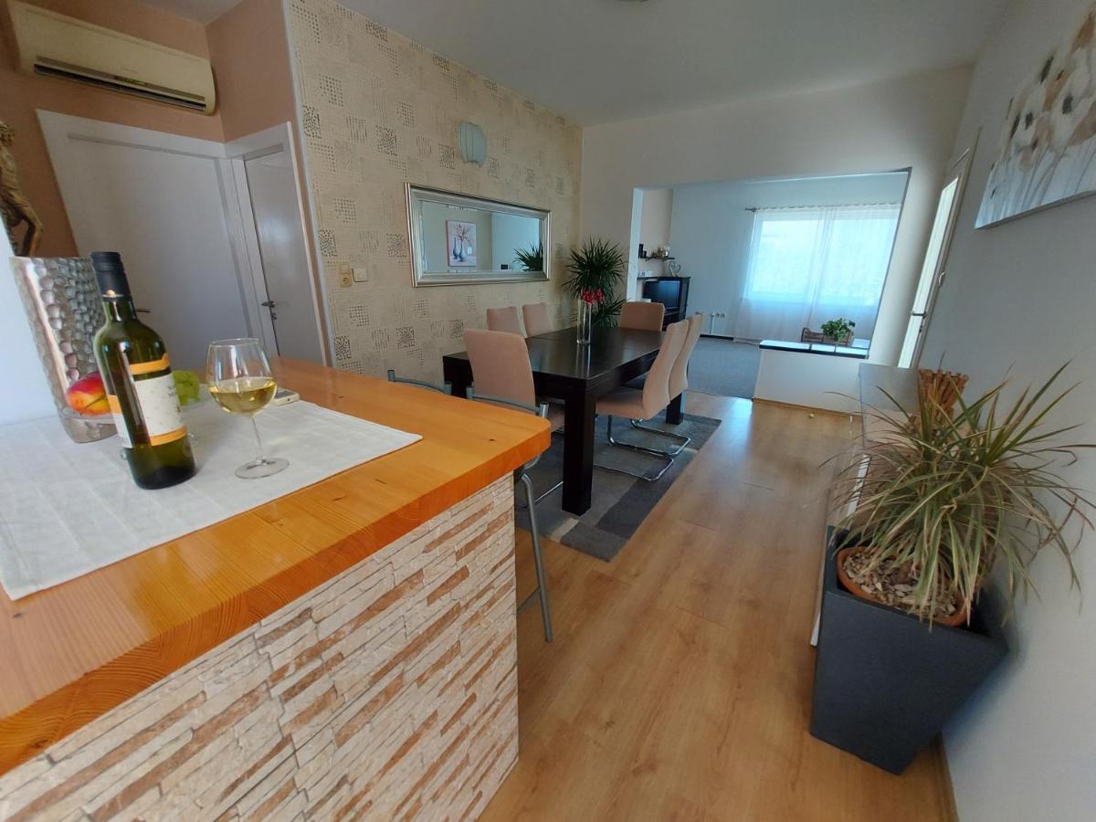 Апартаменты Apartman Larisa Кампор Экстерьер фото